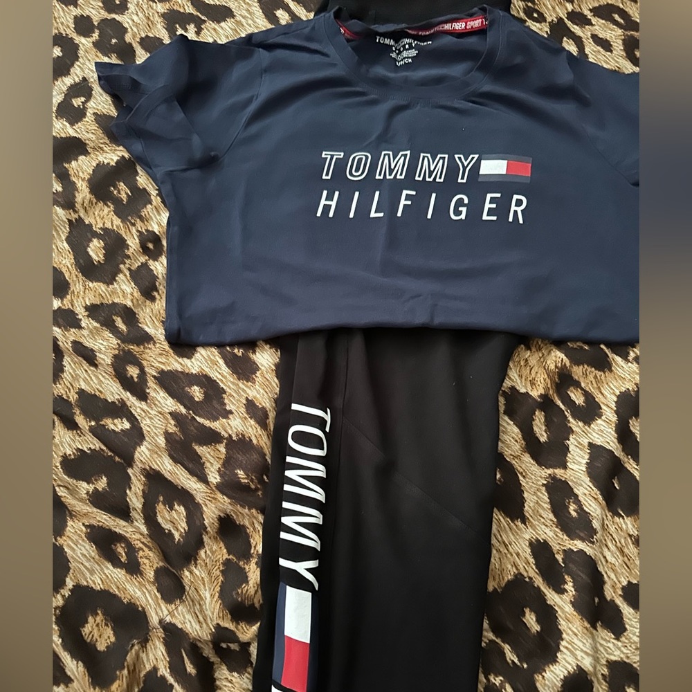 NEW TOMMY LEGGINGS & SHIRT